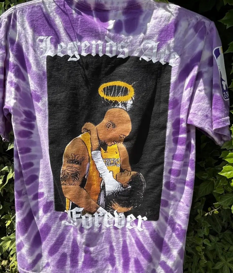 A long shot of the violet and white t-shirt